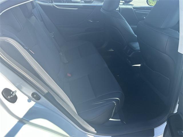 Photo of 2022 Eminent White Pearl Lexus ES 350