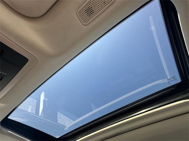 Photo of 2022 Eminent White Pearl Lexus ES 350