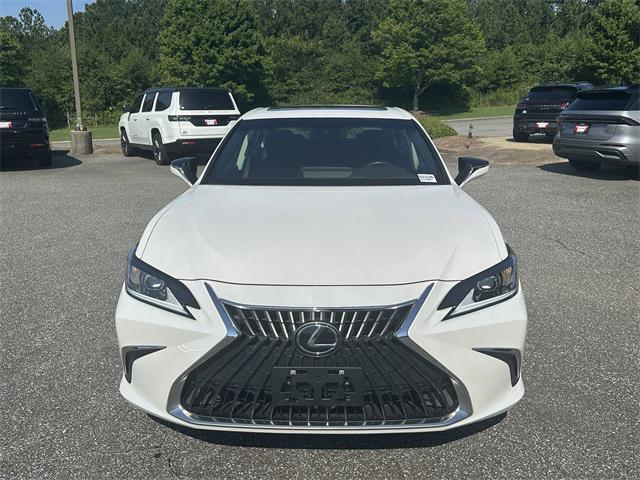 Photo of 2022 Eminent White Pearl Lexus ES 350