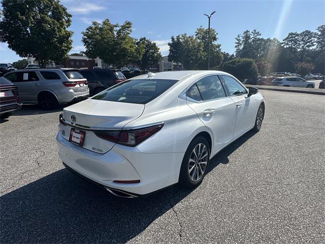 Photo of 2022 Eminent White Pearl Lexus ES 350