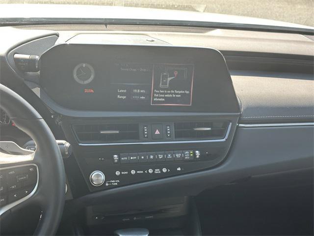 Photo of 2022 Eminent White Pearl Lexus ES 350