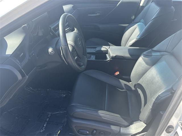 Photo of 2022 Eminent White Pearl Lexus ES 350