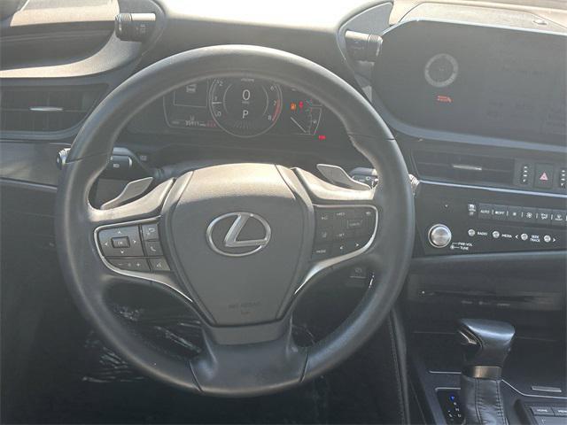 Photo of 2022 Eminent White Pearl Lexus ES 350