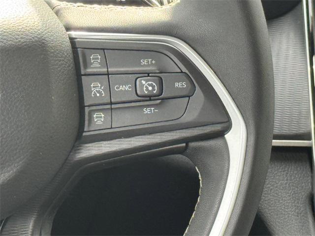 Photo of 2023 Bright White Clearcoat Jeep Grand Cherokee L