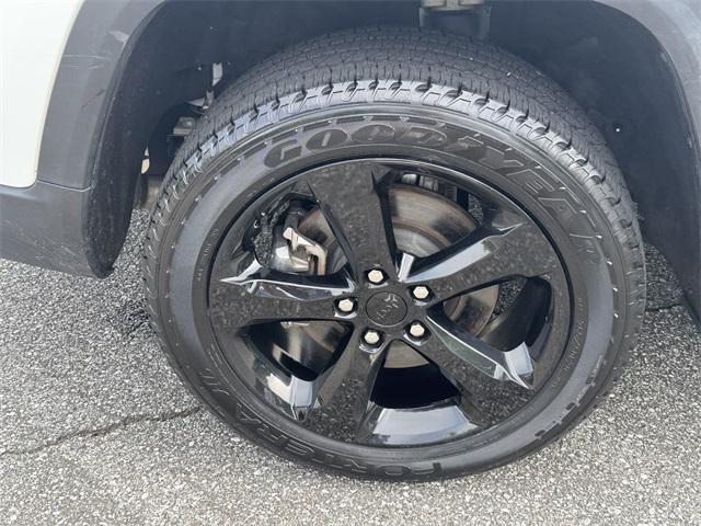 Photo of 2023 Bright White Clearcoat Jeep Grand Cherokee L