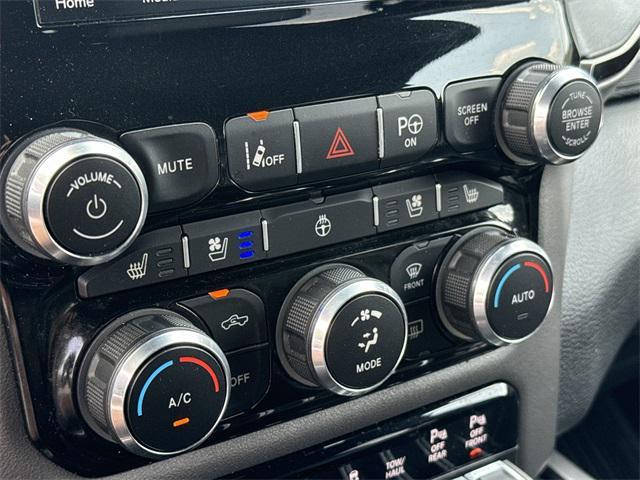 Photo of 2022 Granite Crystal Metallic Clearcoat RAM 1500