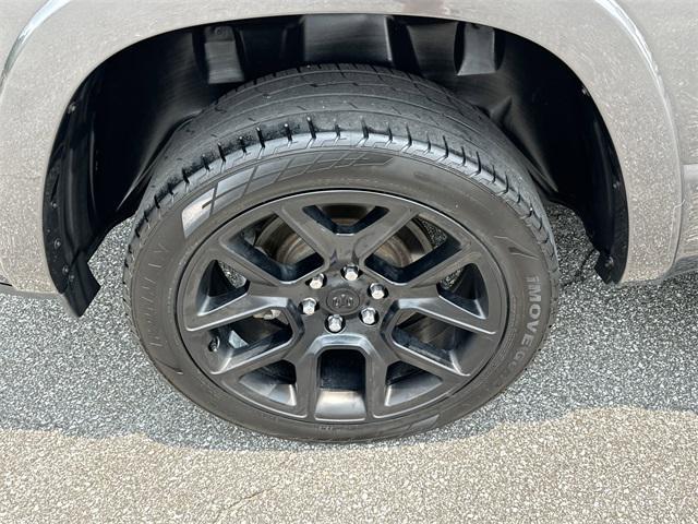 Photo of 2022 Granite Crystal Metallic Clearcoat RAM 1500