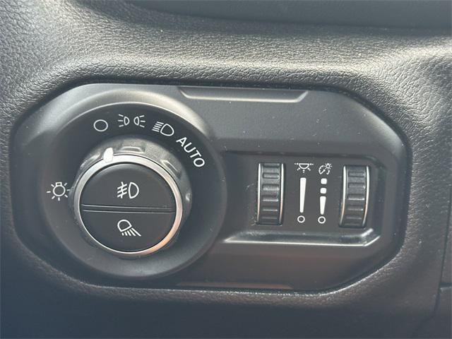 Photo of 2020 Black Clearcoat Jeep Gladiator