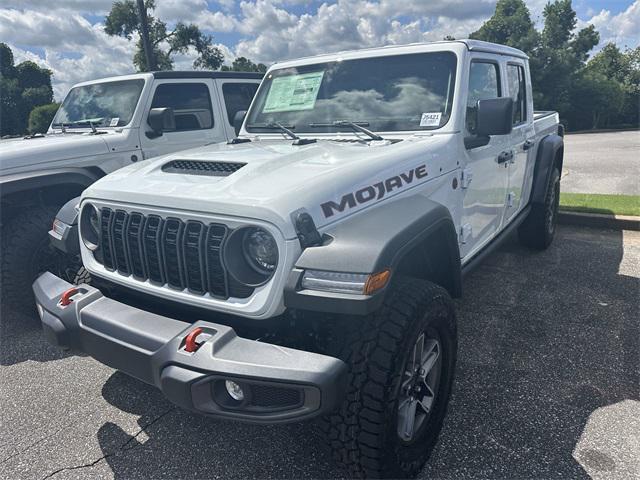 Photo of 2025 Bright White Clearcoat Jeep Gladiator