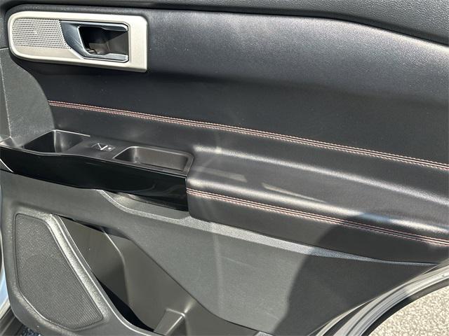 Photo of 2022 ICONIC SILVER METALLIC Ford Explorer