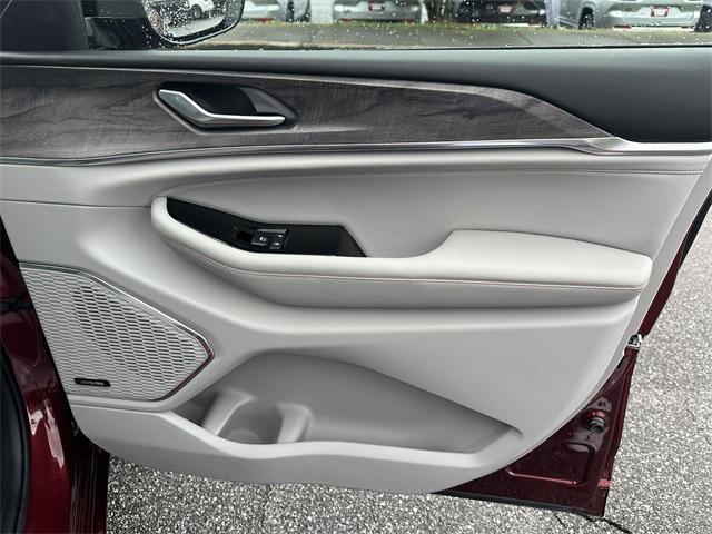 Photo of 2023 Velvet Red Pearlcoat Jeep Grand Cherokee L