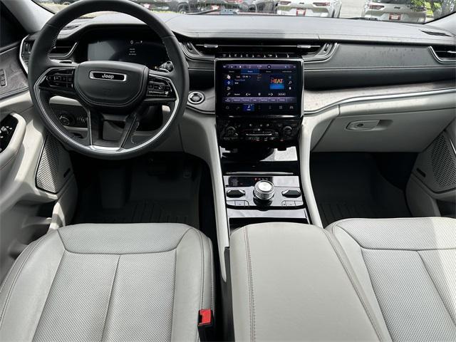 Photo of 2023 Velvet Red Pearlcoat Jeep Grand Cherokee L