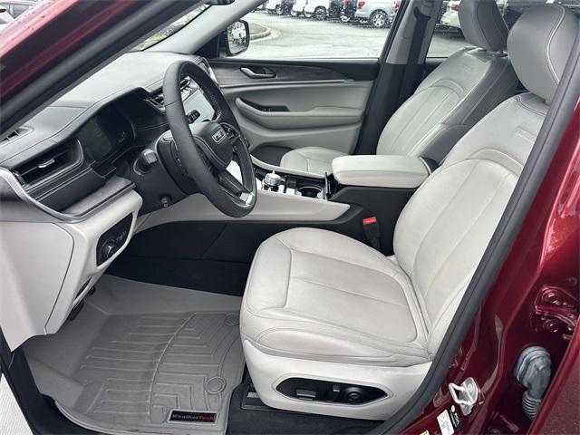 Photo of 2023 Velvet Red Pearlcoat Jeep Grand Cherokee L