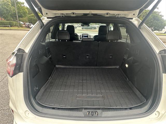 Photo of 2022 Star White Metallic Tri-Coat Ford Edge