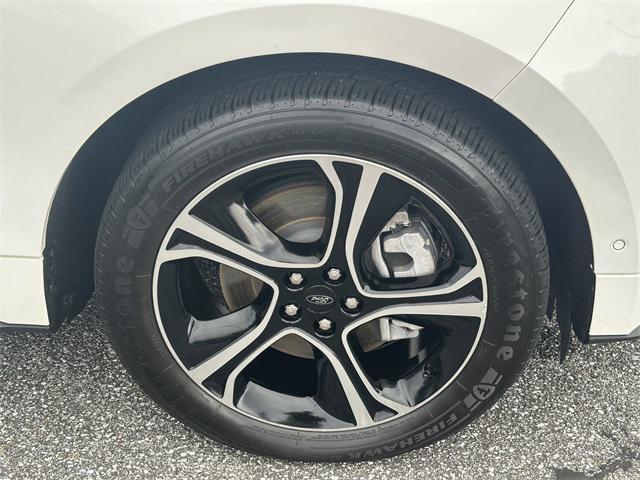 Photo of 2022 Star White Metallic Tri-Coat Ford Edge