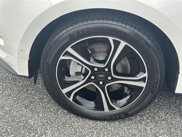Photo of 2022 Star White Metallic Tri-Coat Ford Edge