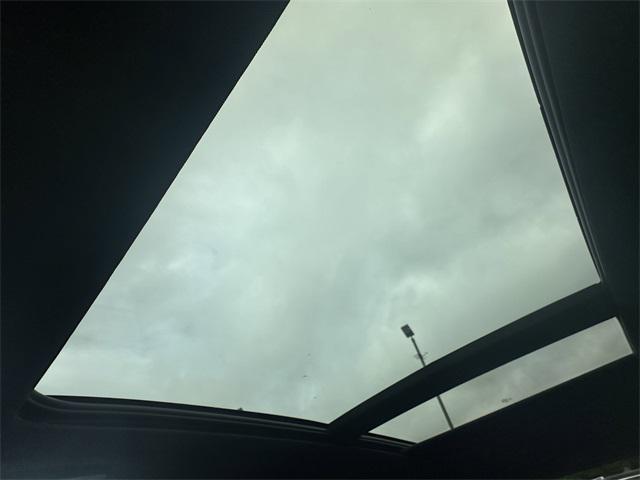 Photo of 2022 Star White Metallic Tri-Coat Ford Edge