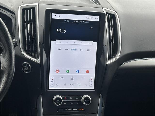Photo of 2022 Star White Metallic Tri-Coat Ford Edge