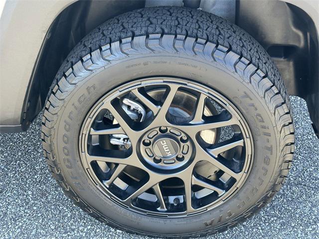 Photo of 2023 Alpine White Clearcoat Jeep Renegade