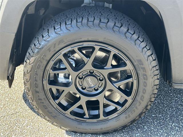 Photo of 2023 Alpine White Clearcoat Jeep Renegade