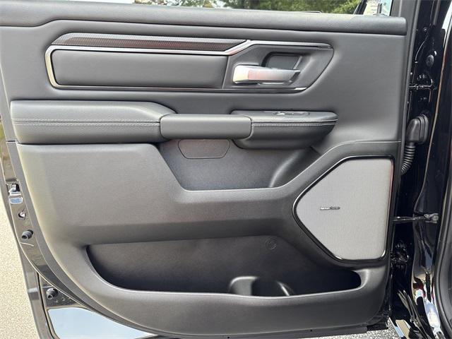 Photo of 2026 Diamond Black Crystal Pearlcoat RAM 1500