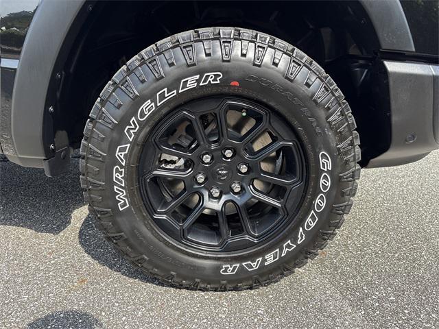 Photo of 2026 Diamond Black Crystal Pearlcoat RAM 1500
