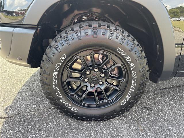 Photo of 2026 Diamond Black Crystal Pearlcoat RAM 1500