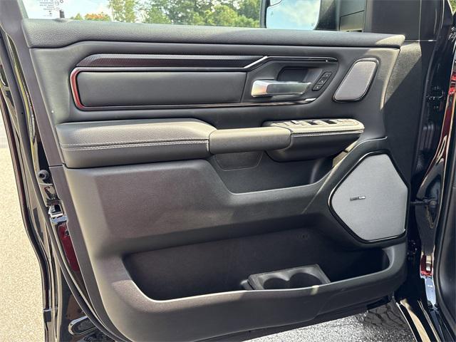 Photo of 2026 Diamond Black Crystal Pearlcoat RAM 1500