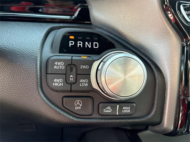 Photo of 2026 Diamond Black Crystal Pearlcoat RAM 1500