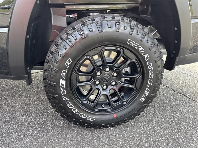 Photo of 2026 Diamond Black Crystal Pearlcoat RAM 1500