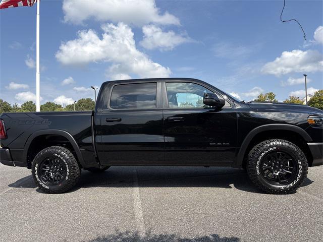 Photo of 2026 Diamond Black Crystal Pearlcoat RAM 1500
