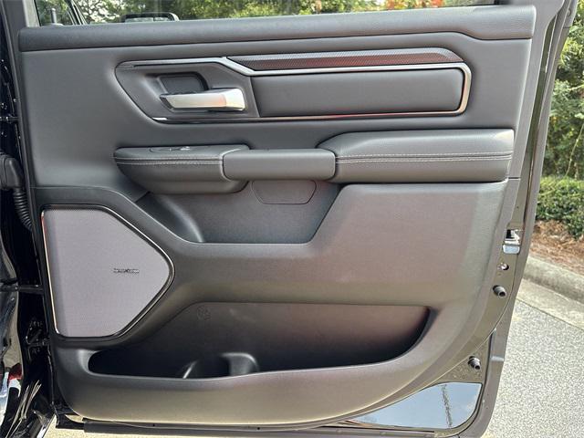 Photo of 2026 Diamond Black Crystal Pearlcoat RAM 1500