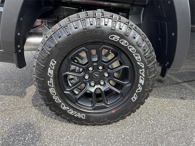 Photo of 2026 Diamond Black Crystal Pearlcoat RAM 1500