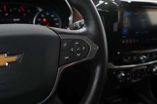 Photo of 2020 Iridescent Pearl Tricoat Chevrolet Traverse