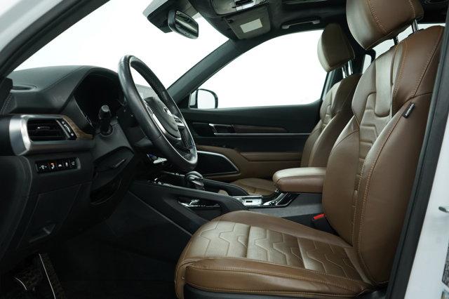 Photo of 2021 Glacial White Pearl Kia Telluride