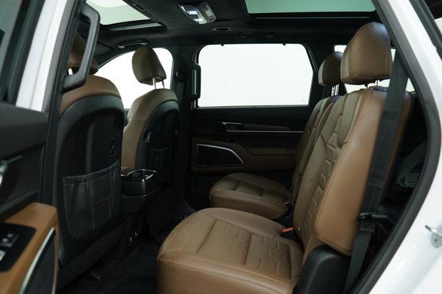 Photo of 2021 Glacial White Pearl Kia Telluride