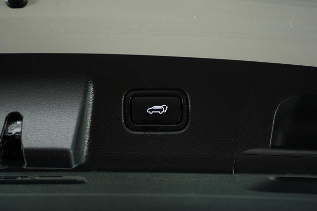 Photo of 2021 Glacial White Pearl Kia Telluride