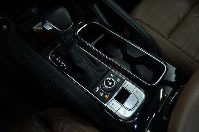 Photo of 2021 Glacial White Pearl Kia Telluride
