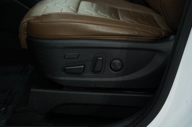 Photo of 2021 Glacial White Pearl Kia Telluride