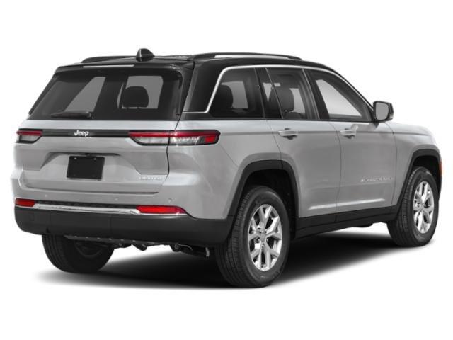 Photo of 2022 Silver Zynith Jeep Grand Cherokee