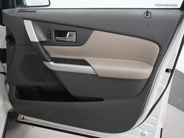 Photo of 2013 White Platinum Clearcoat Metallic Ford Edge