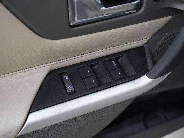 Photo of 2013 White Platinum Clearcoat Metallic Ford Edge