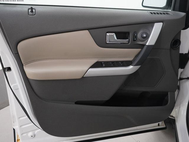 Photo of 2013 White Platinum Clearcoat Metallic Ford Edge