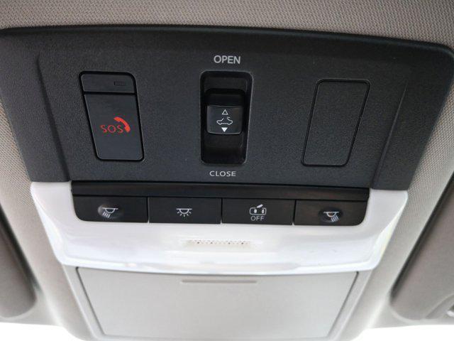 Photo of 2022 Pearl White Tricoat Nissan Altima
