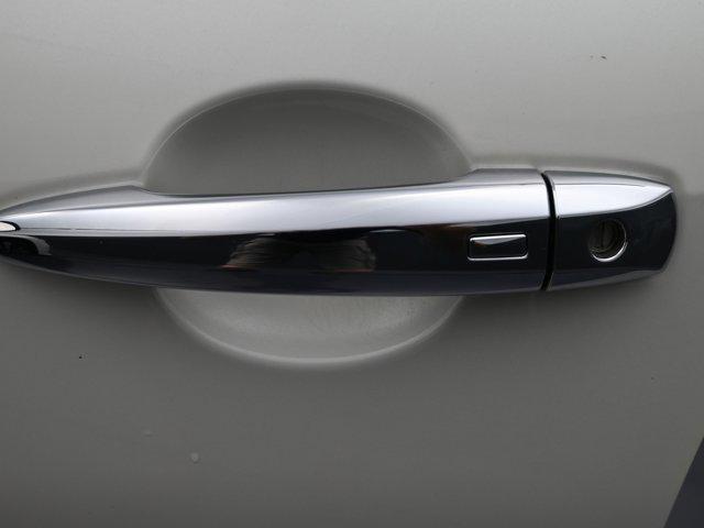 Photo of 2022 Pearl White Tricoat Nissan Altima