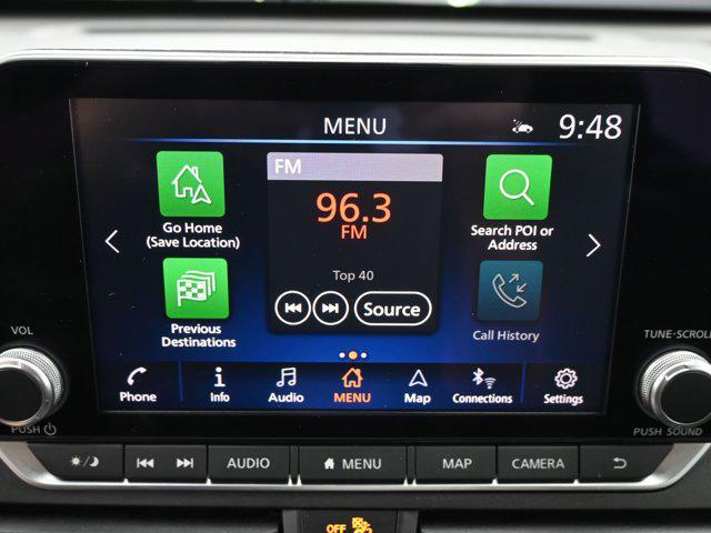 Photo of 2022 Pearl White Tricoat Nissan Altima