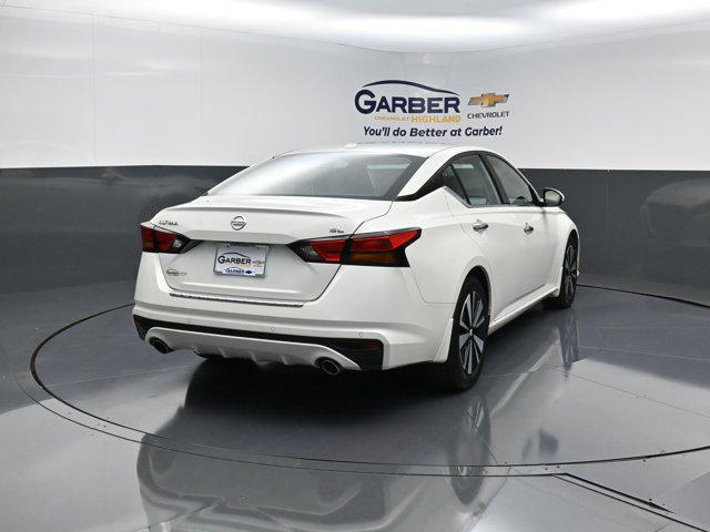 Photo of 2022 Pearl White Tricoat Nissan Altima