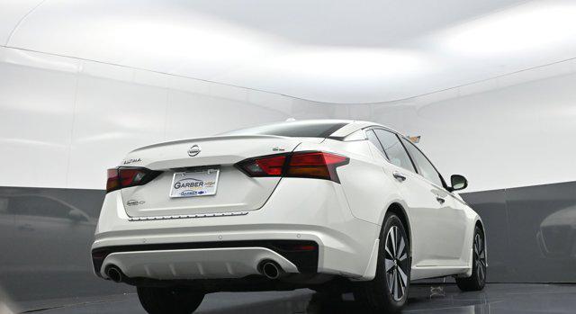 Photo of 2022 Pearl White Tricoat Nissan Altima