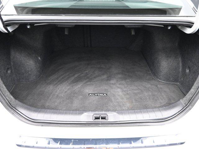 Photo of 2022 Pearl White Tricoat Nissan Altima