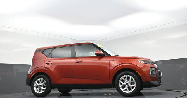 Photo of 2022 Mars Orange Kia Soul